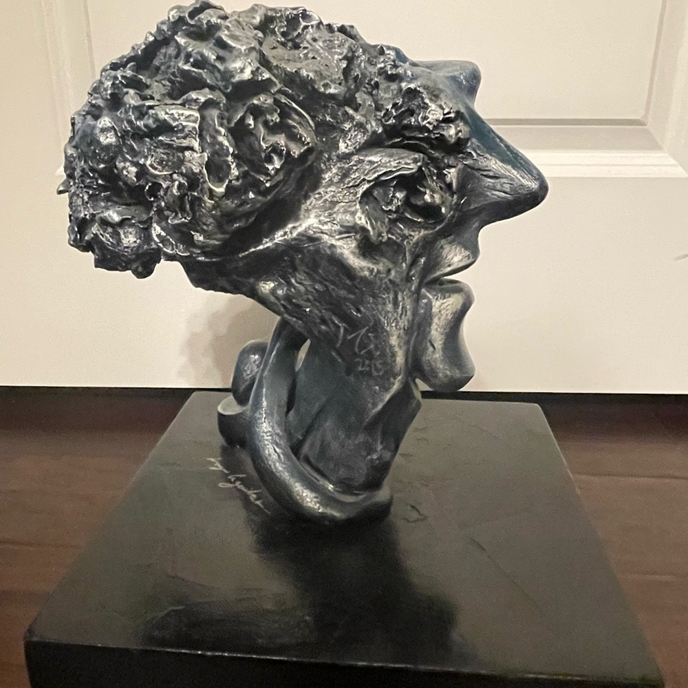 Hugo Aguilar Sculpture